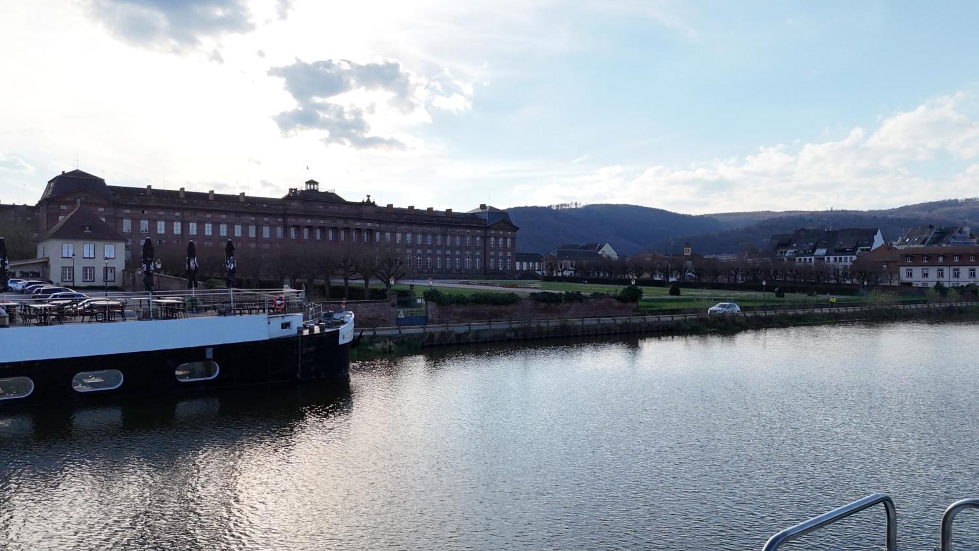 Bateau-hôtel L'escale Royale - Rhin - Strasbourg