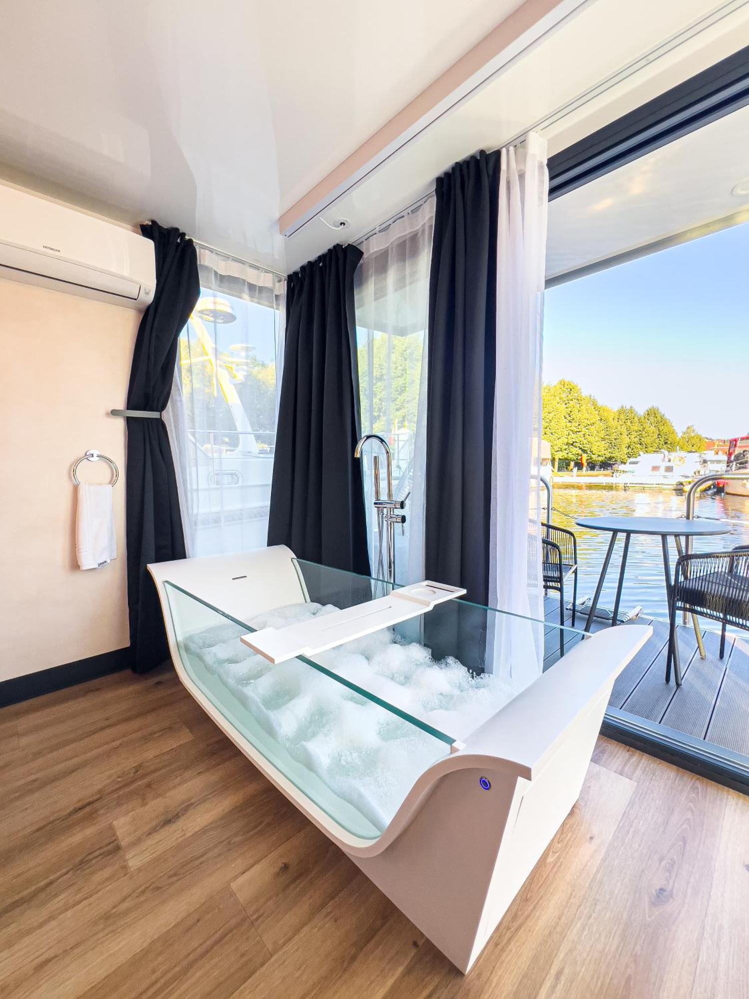 Bateau-hôtel L'escale Royale - Rhin - Strasbourg