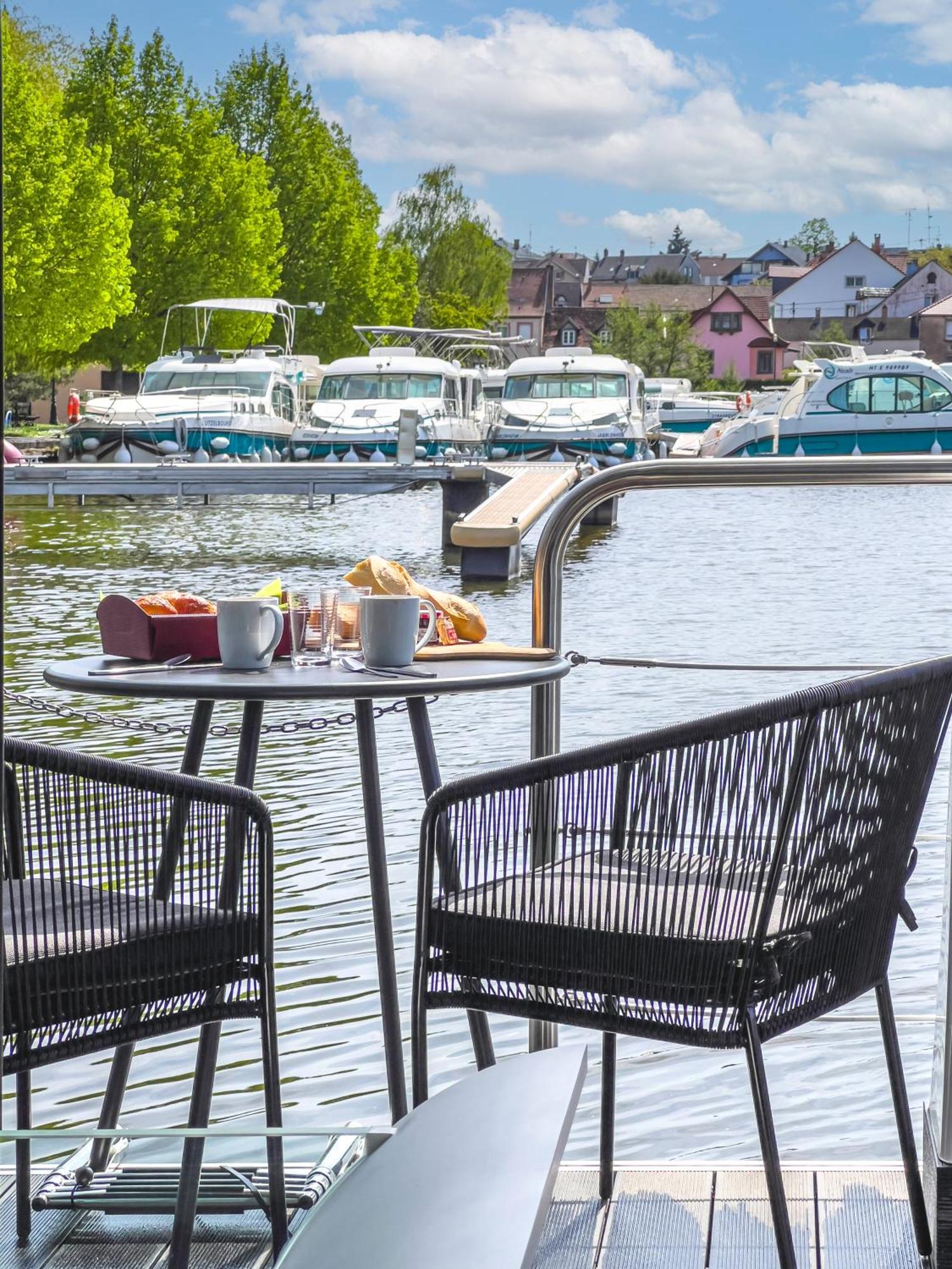 Bateau-hôtel L'escale Royale - Rhin - Strasbourg *