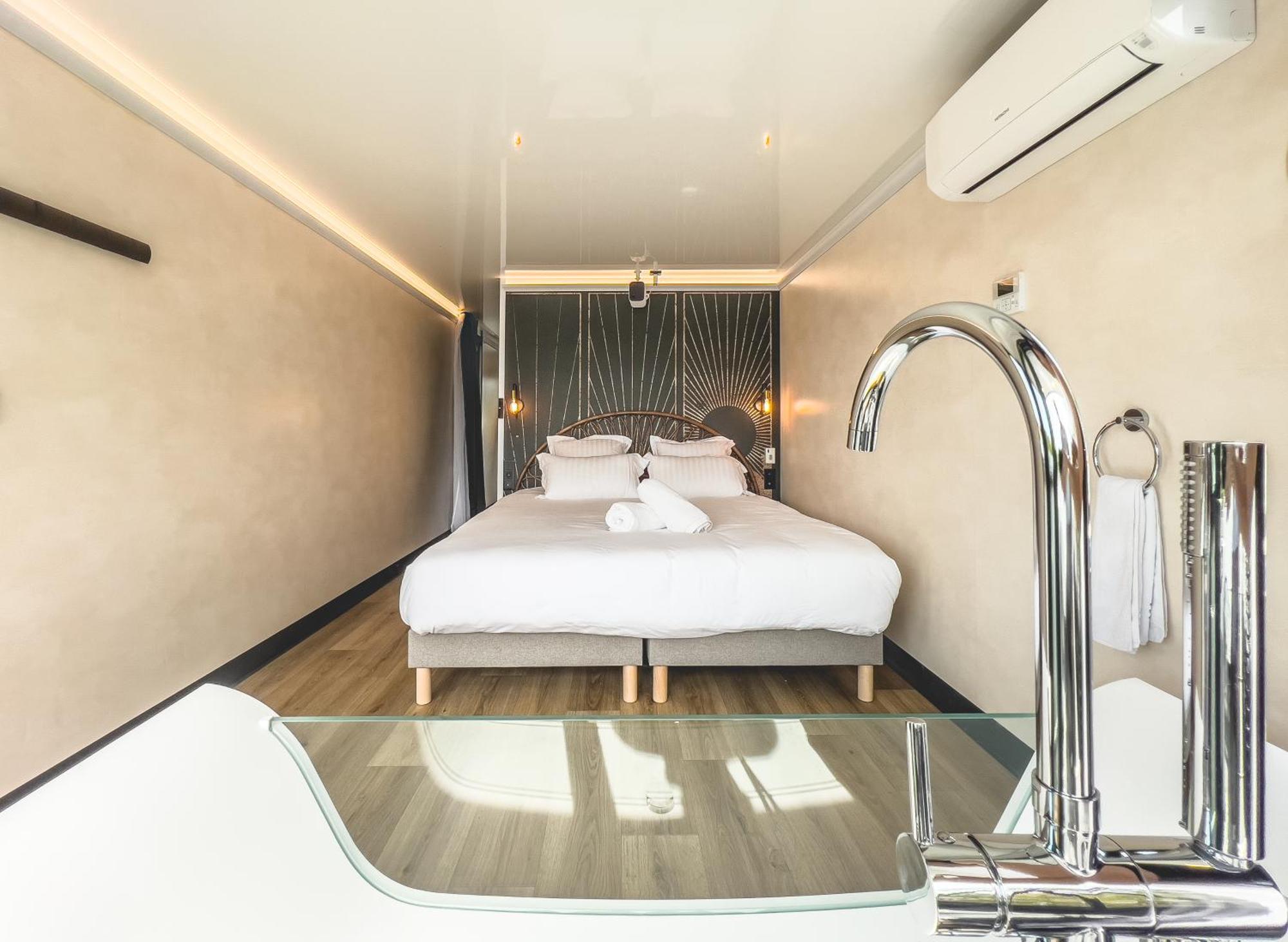 Bateau-hôtel L'escale Royale - Rhin - Strasbourg *